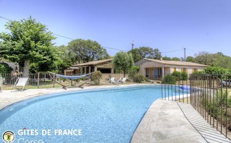 Chambres d'hôtes à Sotta, Corse du du Sud, labelisé Gîtes de France : la piscine N ° Bed And Breakfast25222 Sotta - Corse - Chambres d'hôtes à Sotta, Corse du du Sud, labelisé Gîtes de France : la piscine