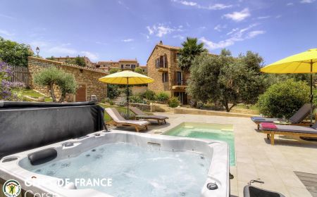 Chambre d'hôtes, à Piana, la côte Ouest, Corse du Sud, labellisé Gîtes de France : la piscine et le spa N ° Bed And Breakfast26021 Piana - Corse - Chambre d'hôtes, à Piana, la côte Ouest, Corse du Sud, labellisé Gîtes de France : la piscine et le spa