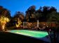 Chambre d'h&ocirc;tes &agrave; Calcatoggio, la c&ocirc;te ouest, en Corse du Sud, labellis&eacute; G&icirc;tes de France : la piscine de nuit