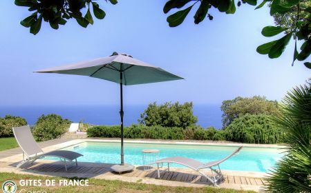 N &deg; Bed And Breakfast57251 Brando - Corse - Maison d'h&ocirc;tes &agrave; Brando, Grand Bastia, Haute-Corse, labellis&eacute;e G&icirc;tes de France Corse : la piscine